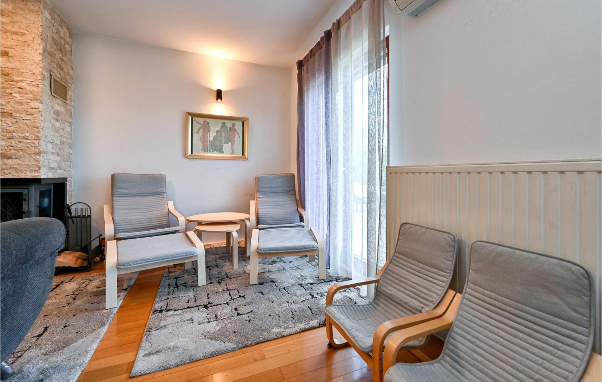 4 Bedroom Nice Home In Mala Rakovica מראה חיצוני תמונה