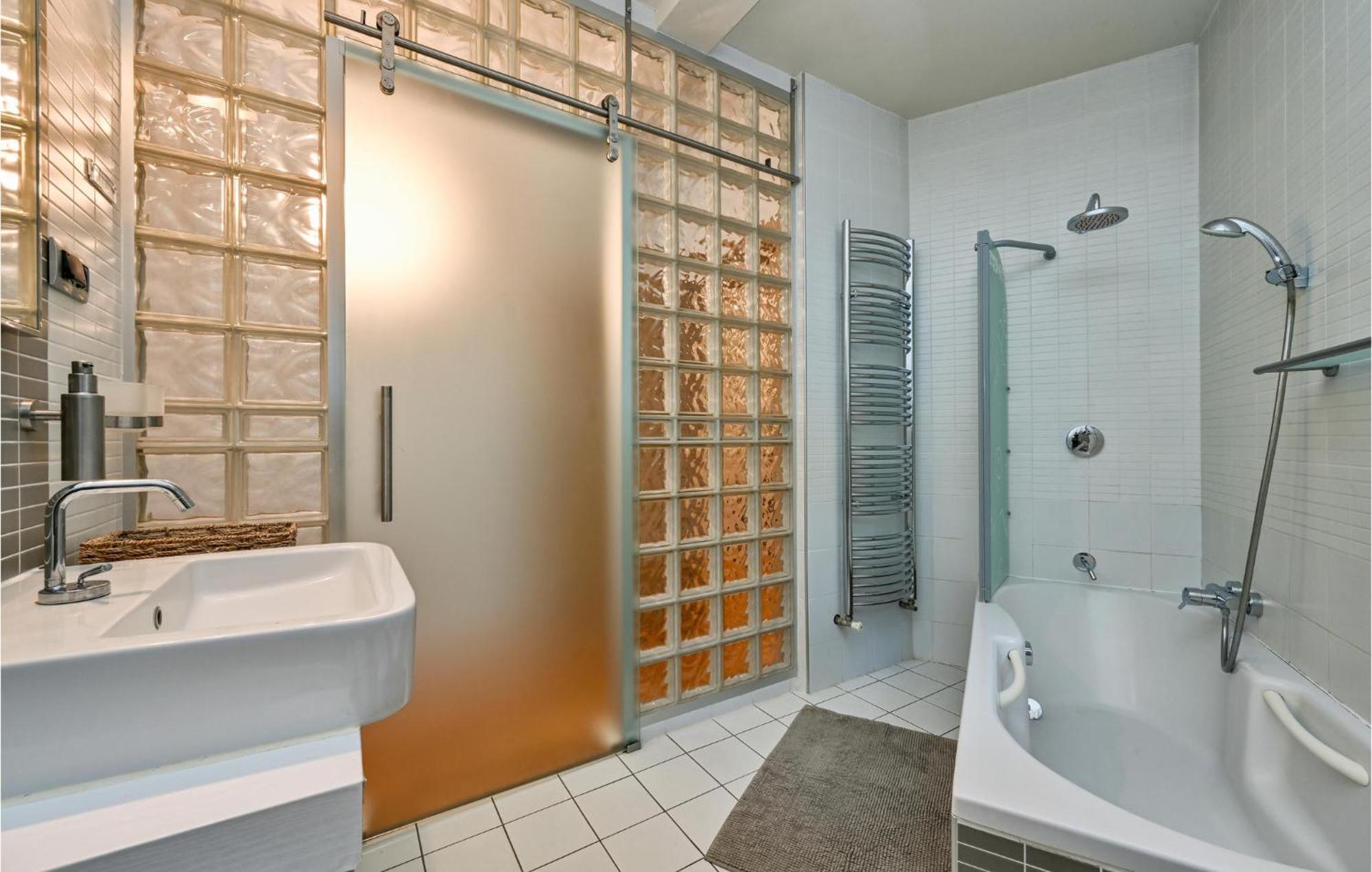 4 Bedroom Nice Home In Mala Rakovica מראה חיצוני תמונה