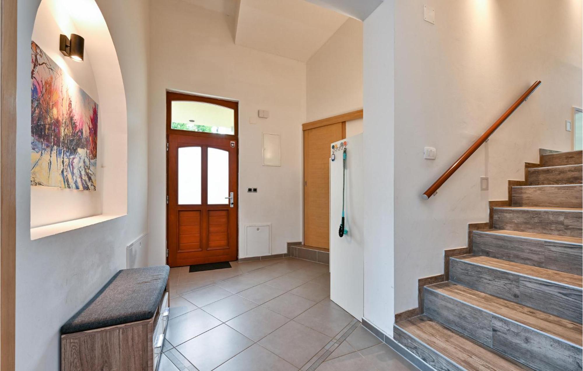4 Bedroom Nice Home In Mala Rakovica מראה חיצוני תמונה